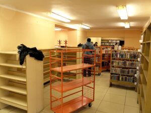 Stěhování knihovny na ulici Svornosti